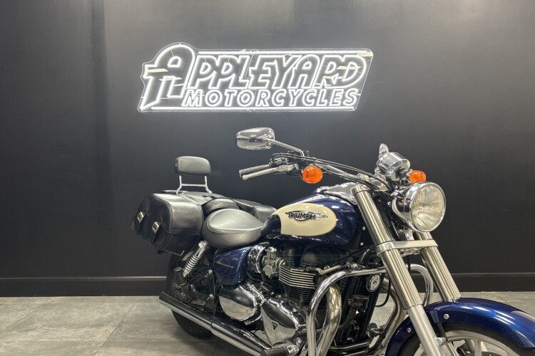 TRIUMPH BONNEVILLE AMERICA