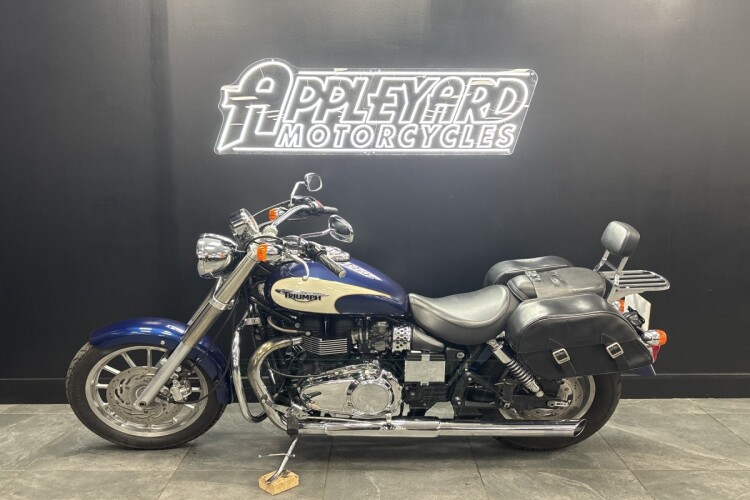 TRIUMPH BONNEVILLE AMERICA