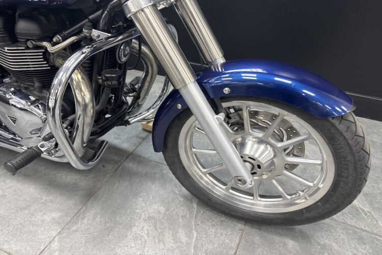 TRIUMPH BONNEVILLE AMERICA