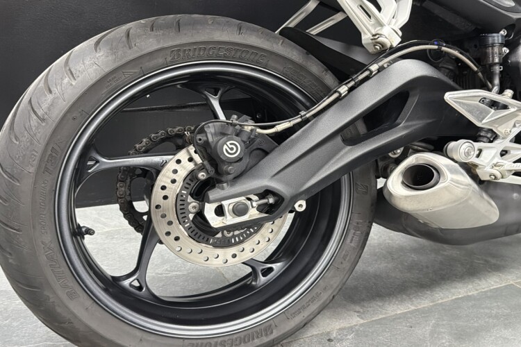 TRIUMPH STREET TRIPLE 765