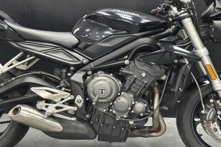 TRIUMPH STREET TRIPLE 765