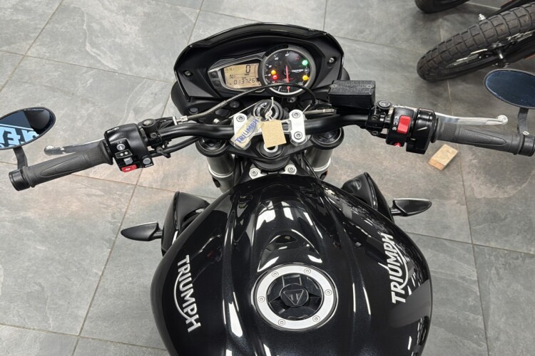 TRIUMPH STREET TRIPLE 765