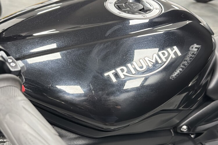 TRIUMPH STREET TRIPLE 765