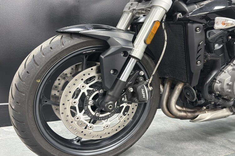 TRIUMPH STREET TRIPLE 765