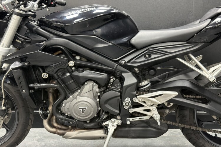 TRIUMPH STREET TRIPLE 765