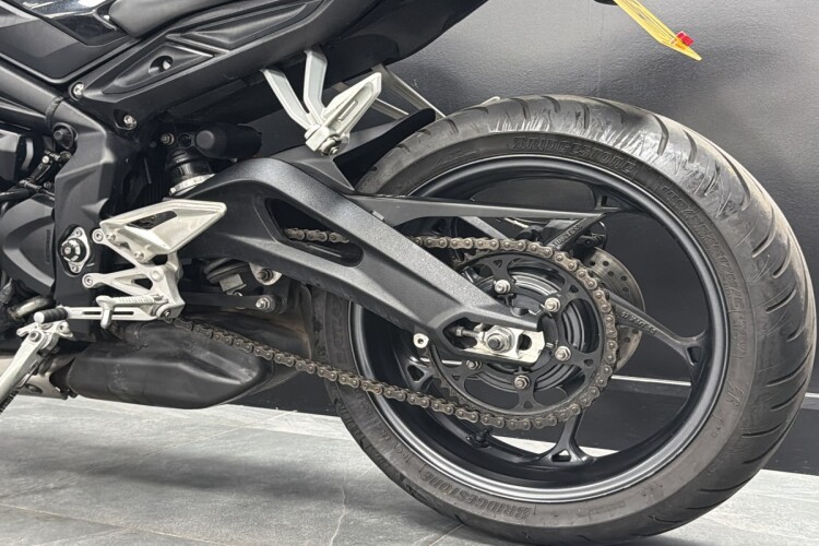 TRIUMPH STREET TRIPLE 765