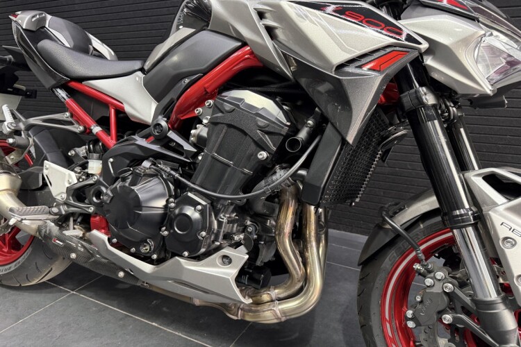 KAWASAKI Z900