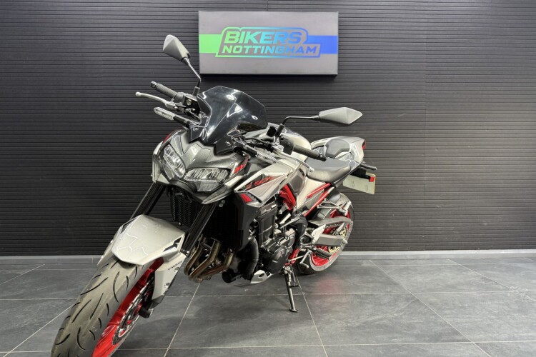 KAWASAKI Z900