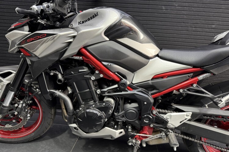 KAWASAKI Z900