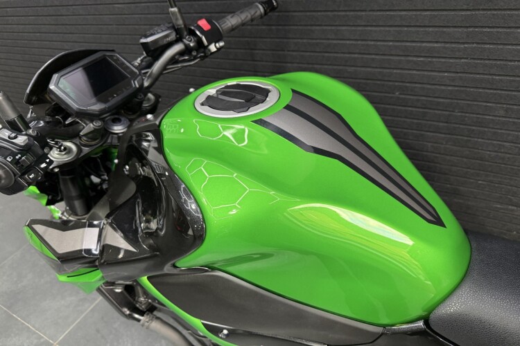 KAWASAKI Z900