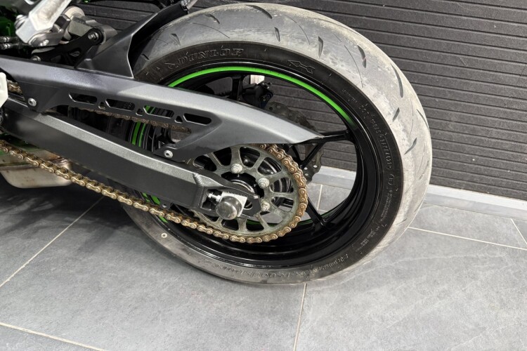 KAWASAKI Z900
