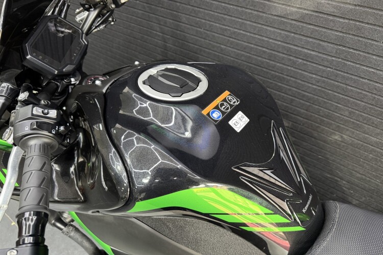 KAWASAKI Z900