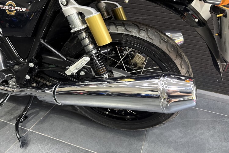 2023 ROYAL ENFIELD INTERCEPTOR 650, Silver and Red - photo 16