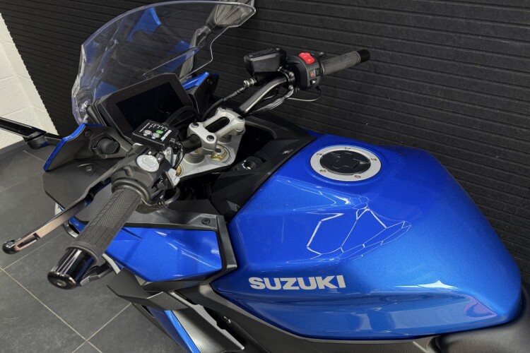 SUZUKI GSX-S1000