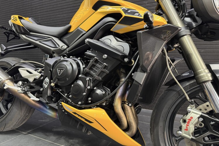 2023 TRIUMPH STREET TRIPLE 765, Cosmic Yellow - photo 4