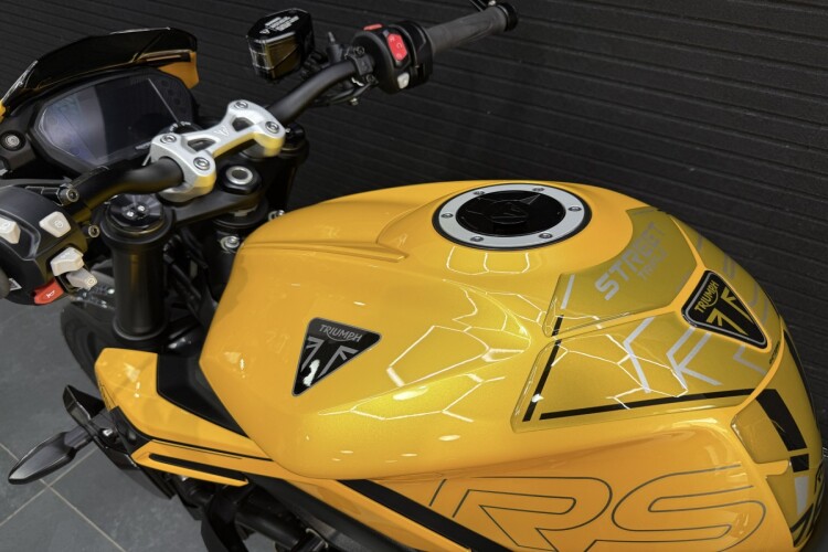 2023 TRIUMPH STREET TRIPLE 765, Cosmic Yellow - photo 10