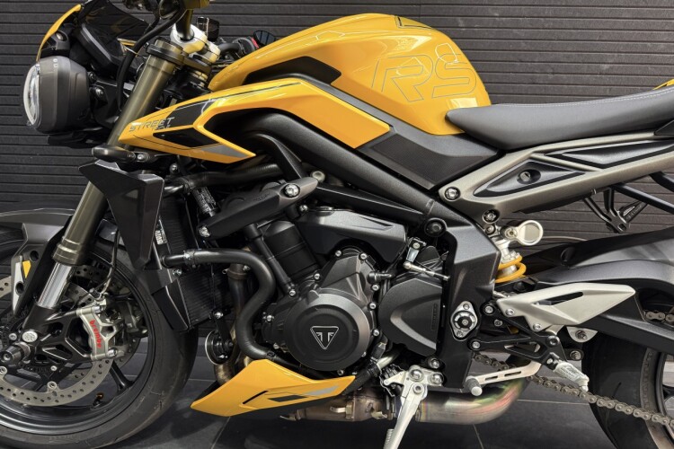 2023 TRIUMPH STREET TRIPLE 765, Cosmic Yellow - photo 15