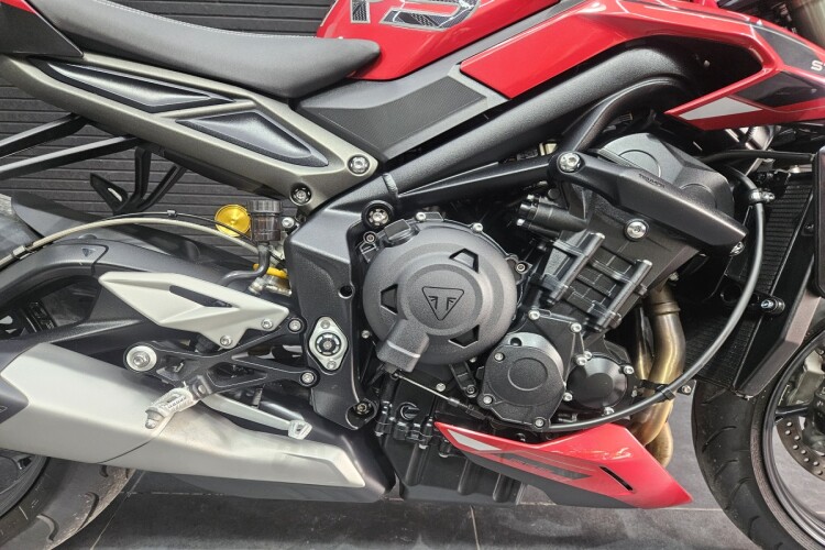 2023 TRIUMPH STREET TRIPLE 765, Red - photo 4