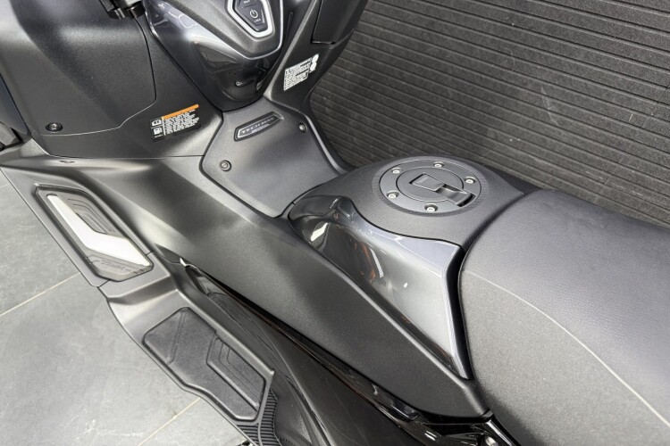 2023 YAMAHA TMAX 560, Green - photo 11