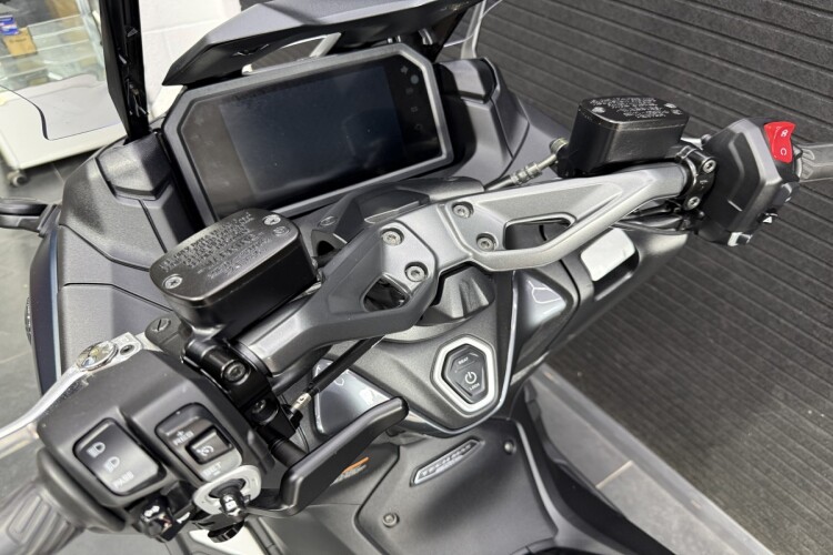 2023 YAMAHA TMAX 560, Green - photo 13