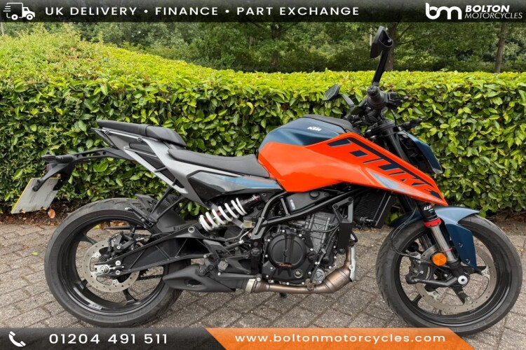 2025 KTM 125 DUKE, Orange