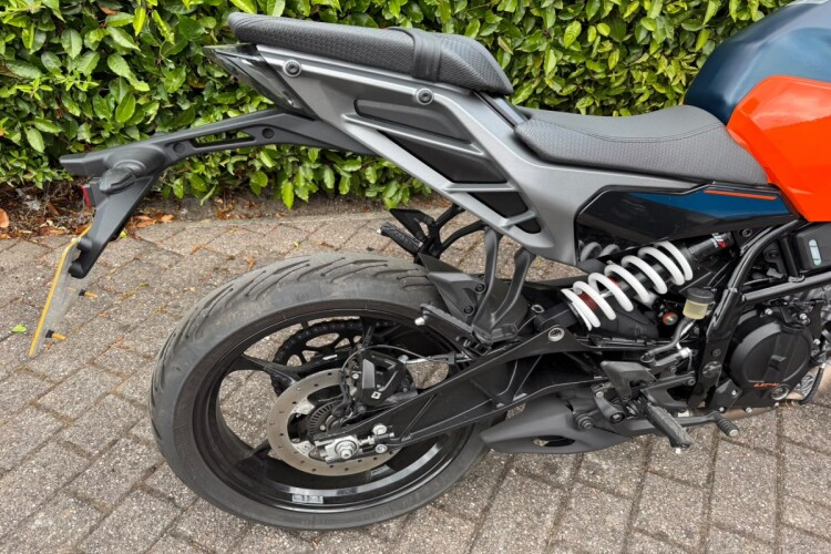 2025 KTM 125 DUKE, Orange - photo 3