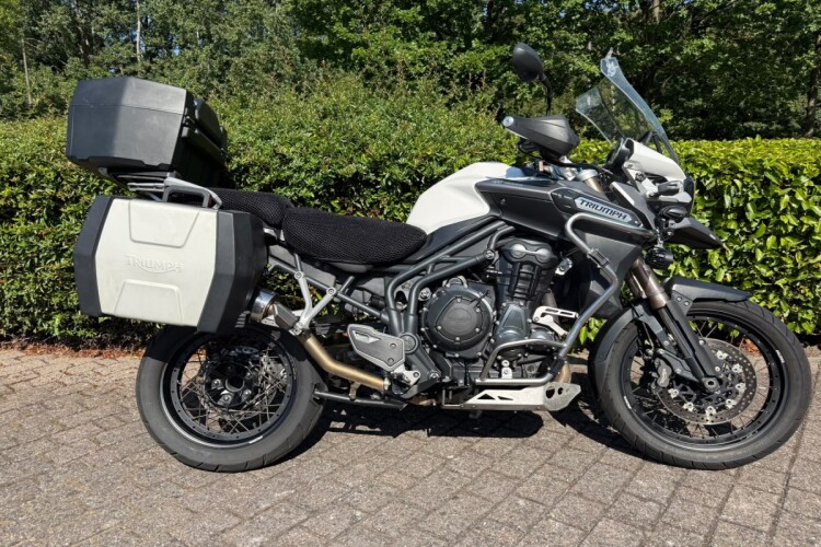 2013 TRIUMPH EXPLORER, White - photo 2
