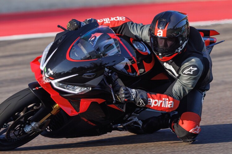 2026 APRILIA RSV4, Stingray Blue - photo 13