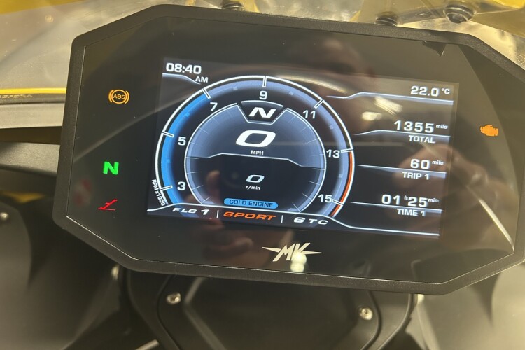 2023 MV AGUSTA SUPERVELOCE, Yellow - photo 7