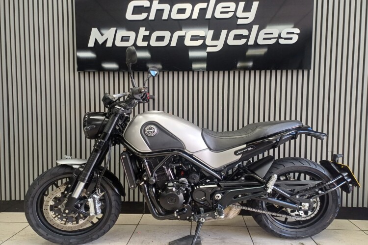 2018 BENELLI LEONCINO 500, Silver - photo 2