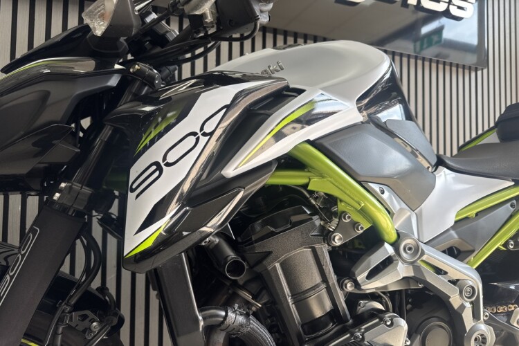 KAWASAKI Z900