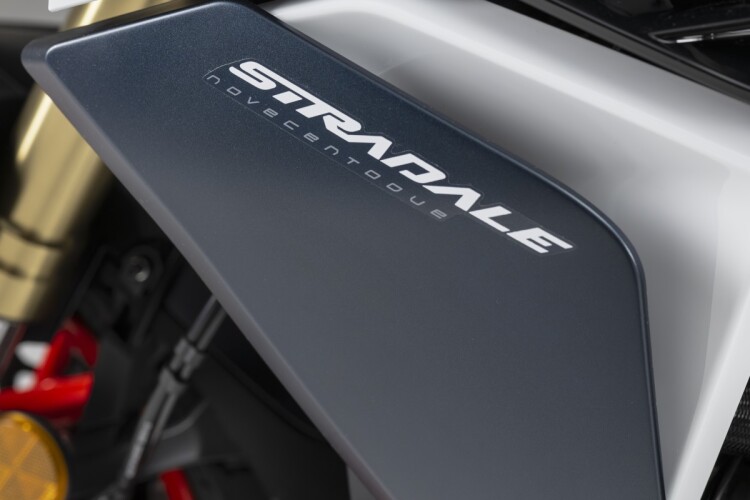 2027 BENELLI TRK 902 STRADALE, Oxide Green - photo 18
