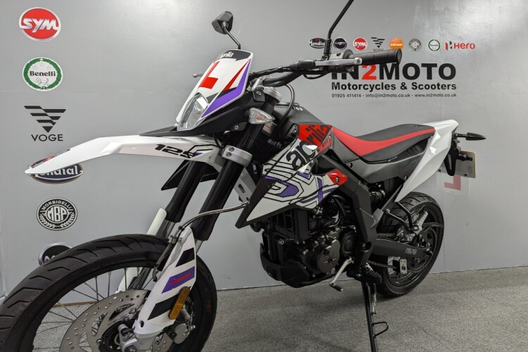 2024 APRILIA SX 125, White - photo 14