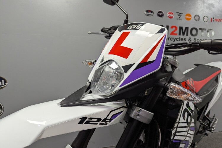 2024 APRILIA SX 125, White - photo 15