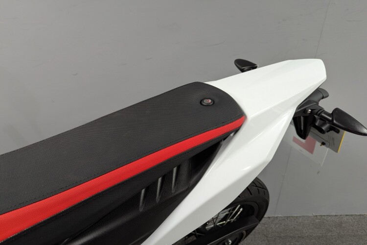 2024 APRILIA SX 125, White - photo 18