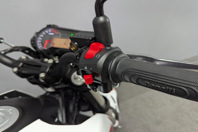 2024 BENELLI TNT, White - photo 11