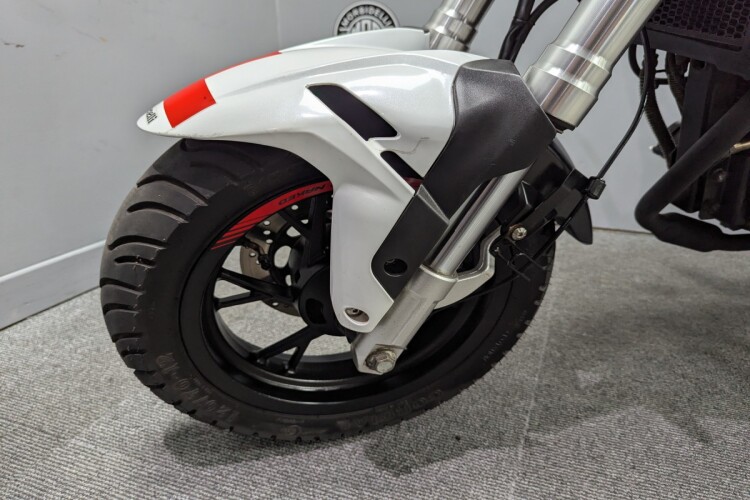 2024 BENELLI TNT, White - photo 14