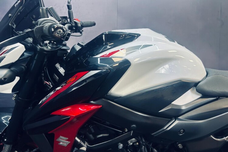 2020 SUZUKI GSX-S750, Black - photo 9