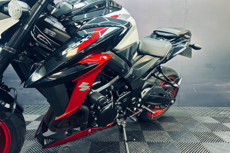 2020 SUZUKI GSX-S750, Black - photo 11