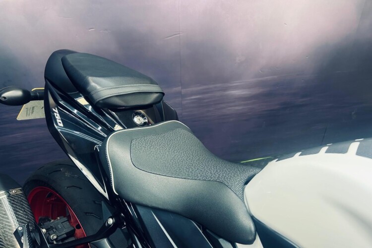 2020 SUZUKI GSX-S750, Black - photo 13
