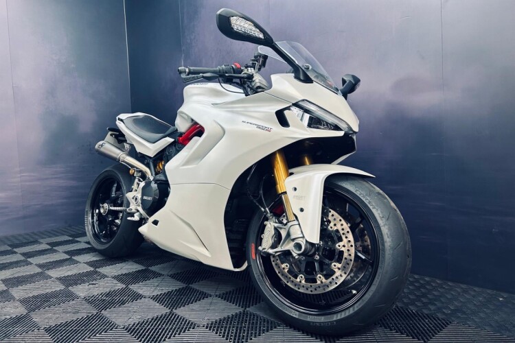 2023 DUCATI SUPERSPORT 950 S, White - photo 4