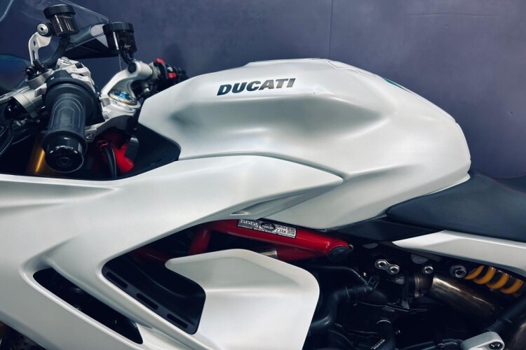 2023 DUCATI SUPERSPORT 950 S, White - photo 6