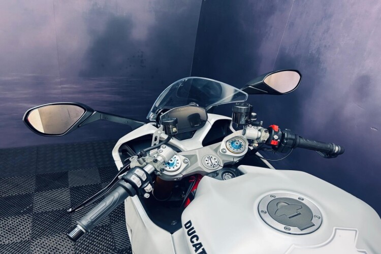 2023 DUCATI SUPERSPORT 950 S, White - photo 7