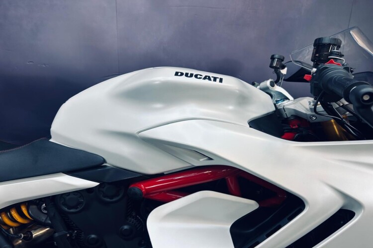 2023 DUCATI SUPERSPORT 950 S, White - photo 9