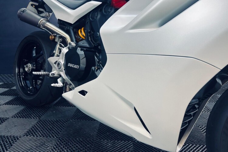 2023 DUCATI SUPERSPORT 950 S, White - photo 10