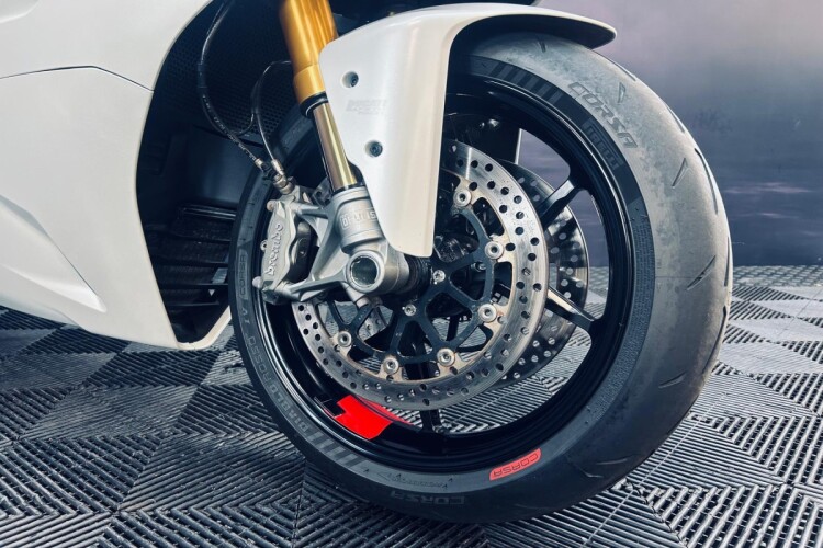 2023 DUCATI SUPERSPORT 950 S, White - photo 16