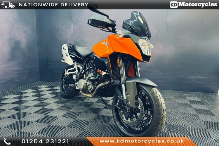 2011 KTM 990 SUPERMOTO, Orange