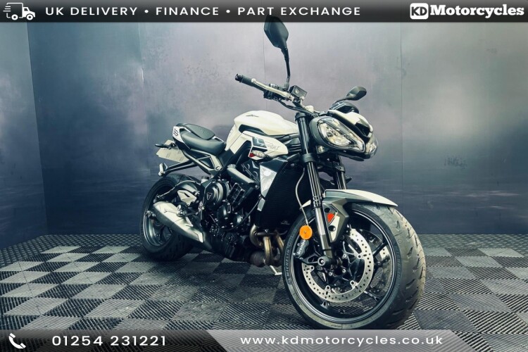 2024 TRIUMPH STREET TRIPLE 765, White