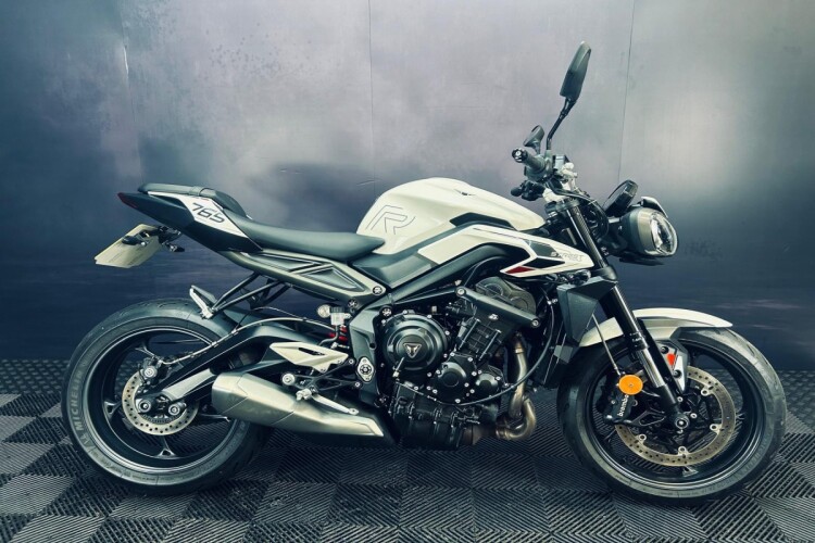 2024 TRIUMPH STREET TRIPLE 765, White - photo 2