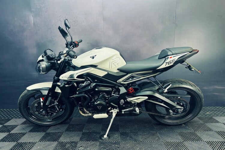 2024 TRIUMPH STREET TRIPLE 765, White - photo 3